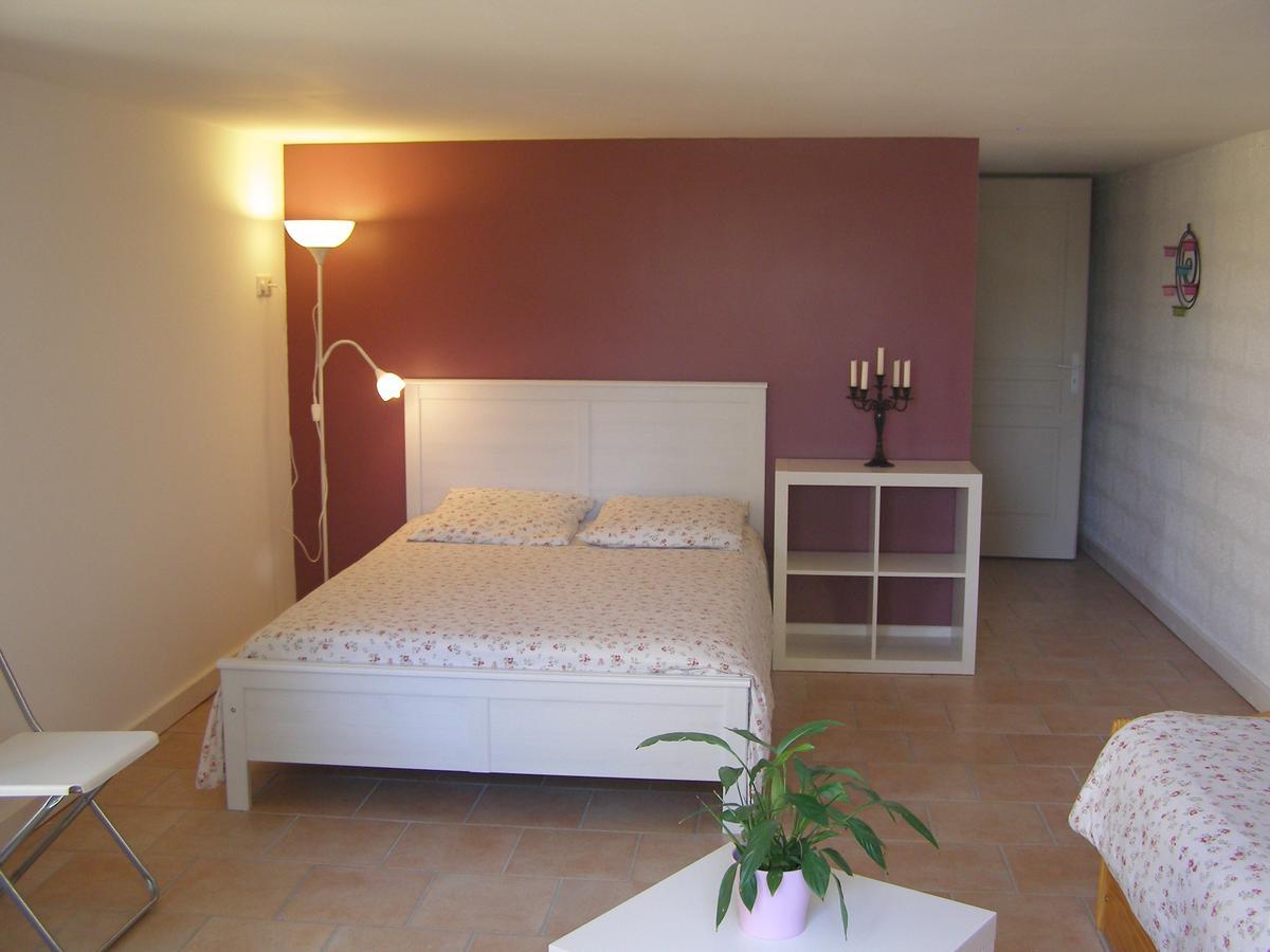 Bed and Breakfast Le Bord De L'Eau Sainte-Terre Экстерьер фото